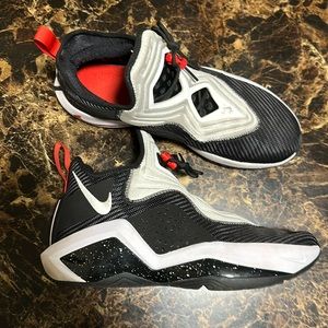 Nike Lebron Soldier 14 men’s basketball shoes